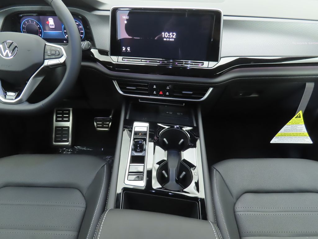 2026 Volkswagen Atlas Cross Sport SEL R-Line photo 13