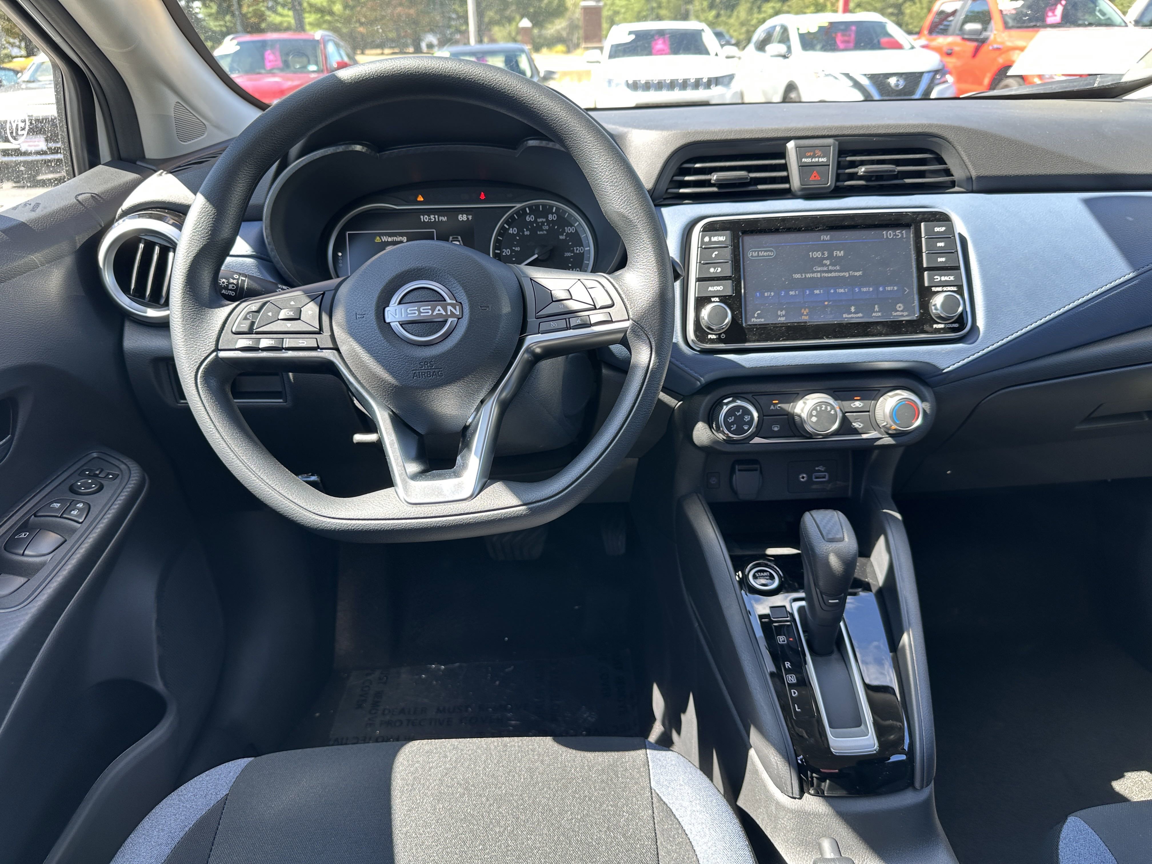 2025 Nissan Versa SV photo 4