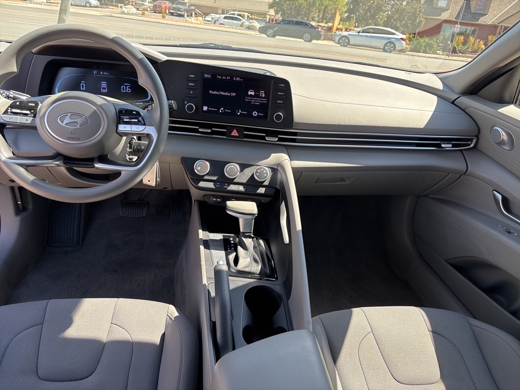 2024 Hyundai Elantra SE photo 14