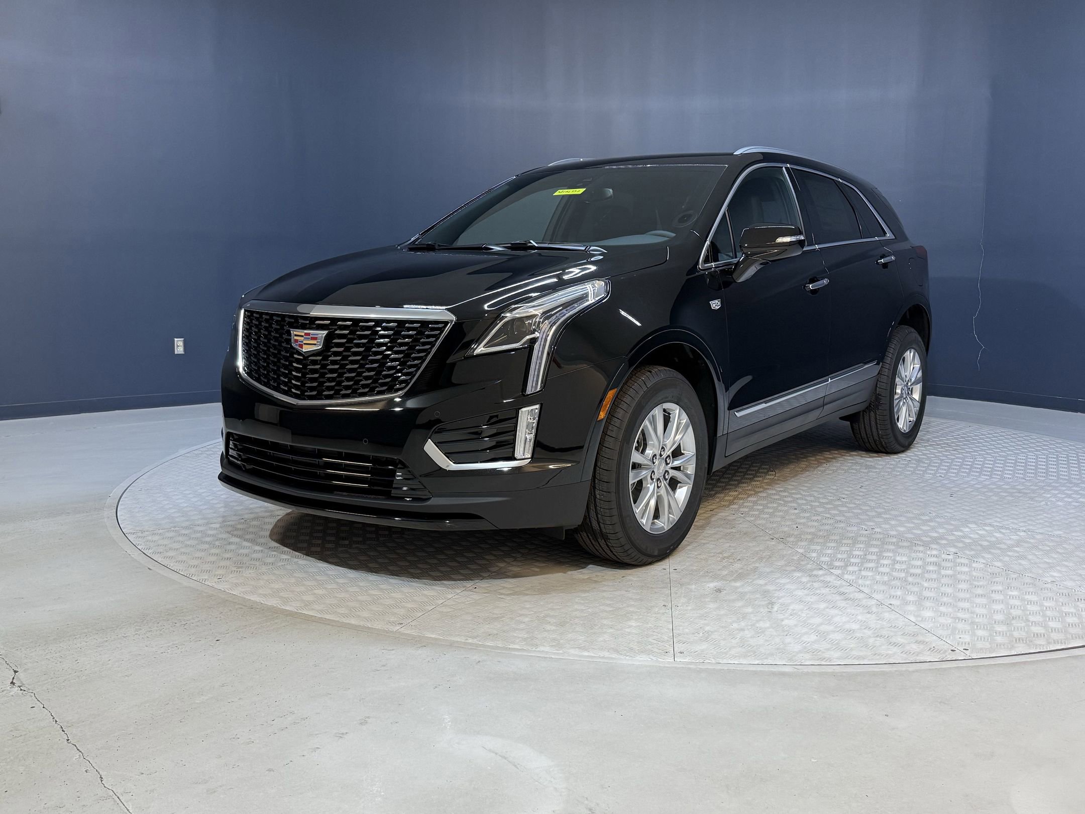 2025 Cadillac XT5 Luxury photo 2