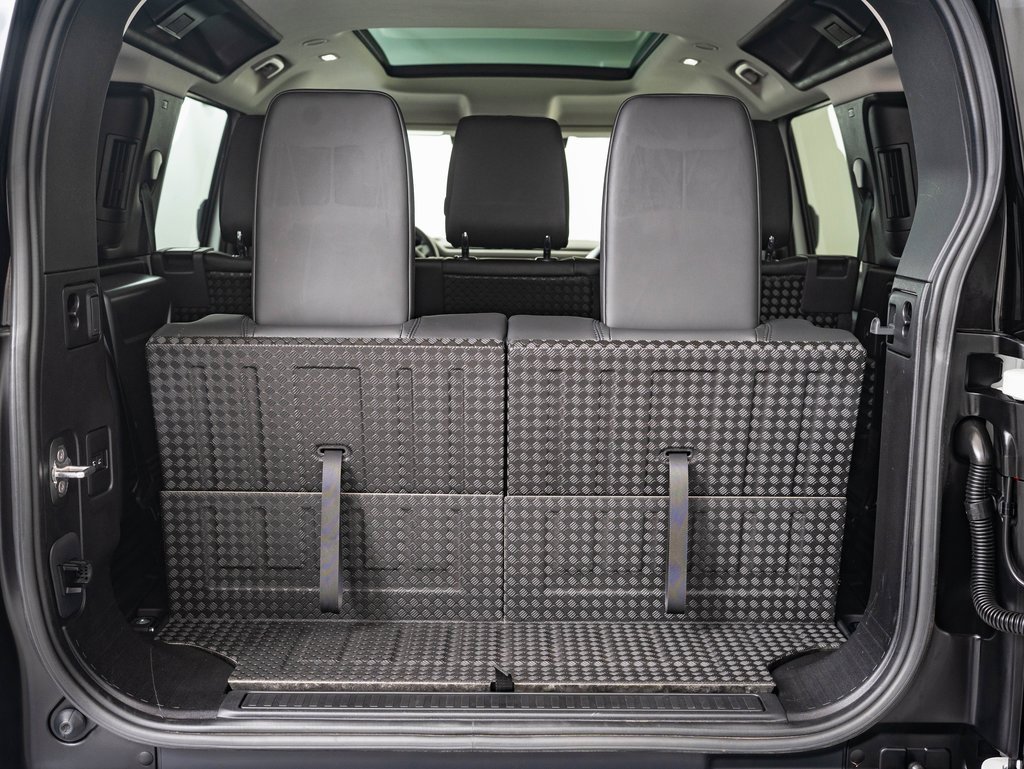 2020 Land Rover Defender 110 HSE photo 12