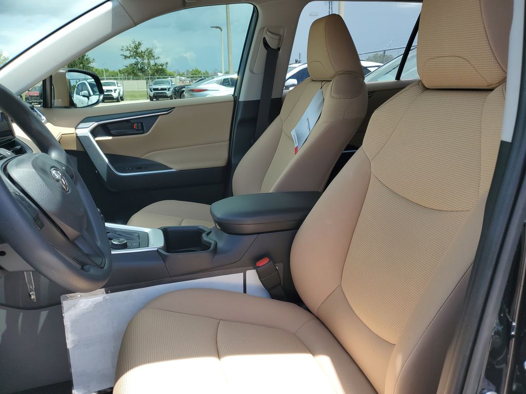 2025 Toyota RAV4 Hybrid LE photo 15