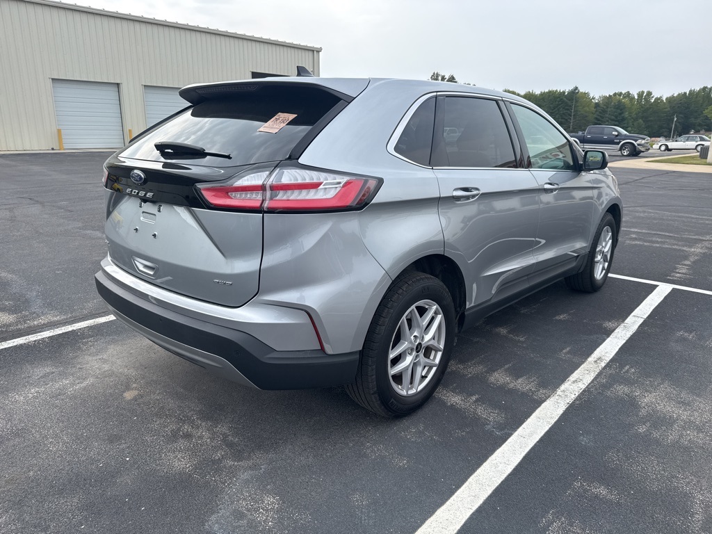 2023 Ford Edge SEL photo 3