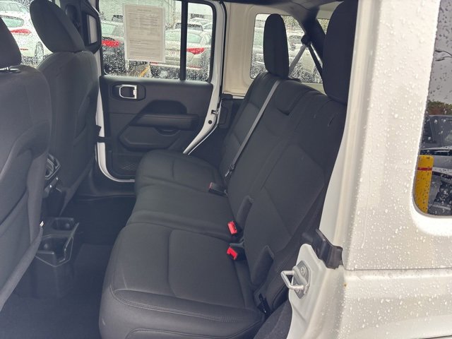 2021 Jeep Wrangler Unlimited Sahara photo 14