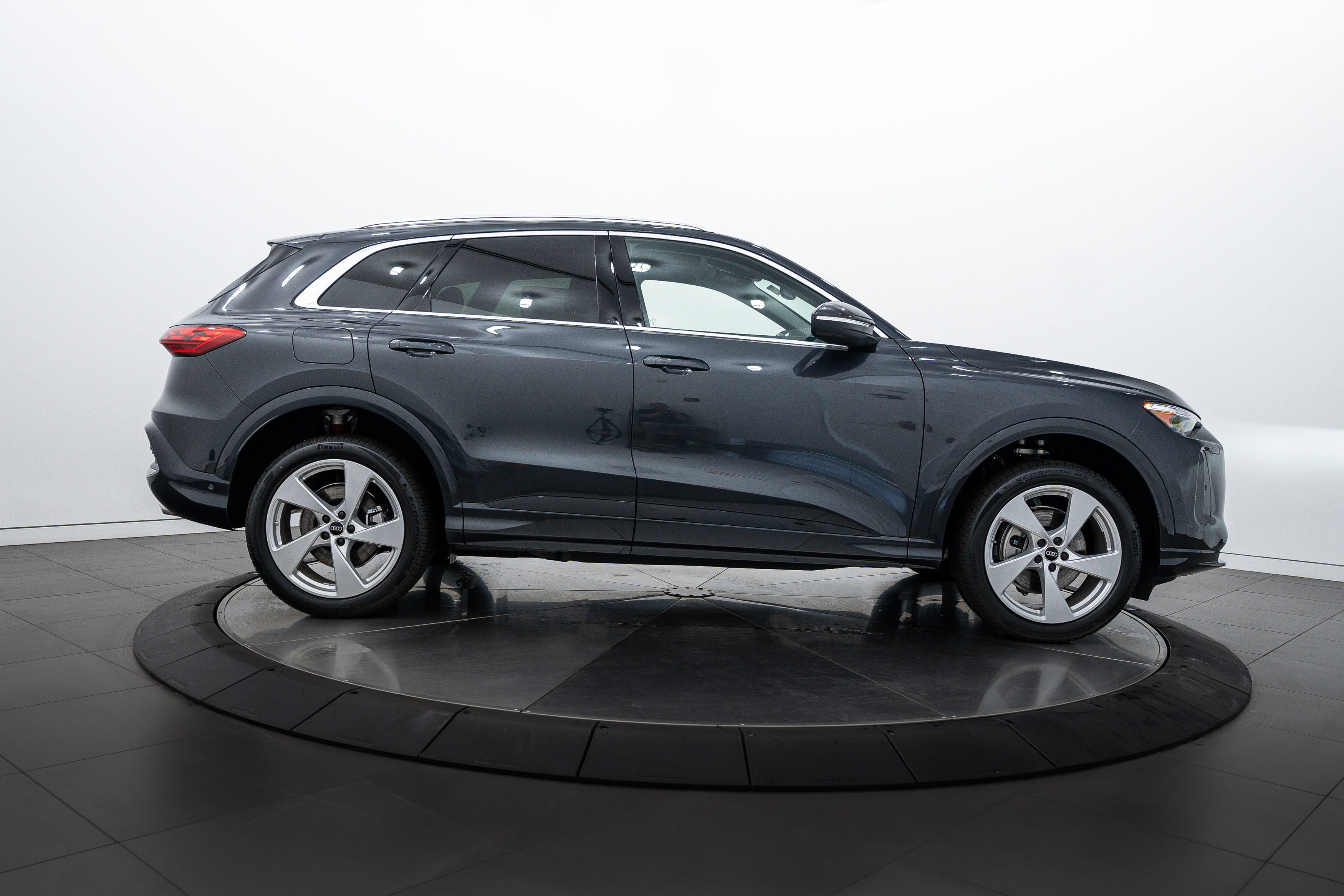 2025 Audi Q5 Premium Plus photo 2