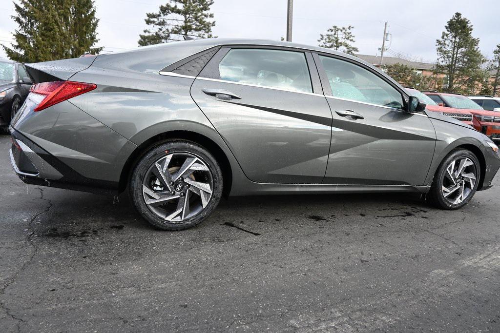 2025 Hyundai Elantra SEL Convenience photo 6