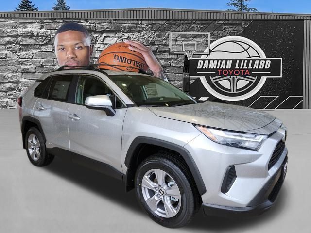 2025 Toyota RAV4 XLE's photo