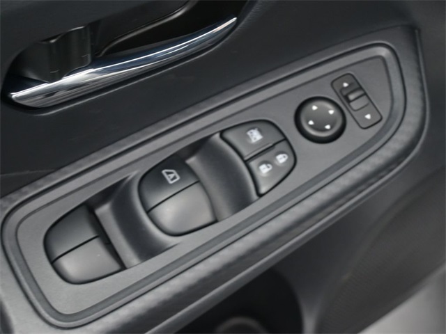 2025 Nissan Versa SV photo 11