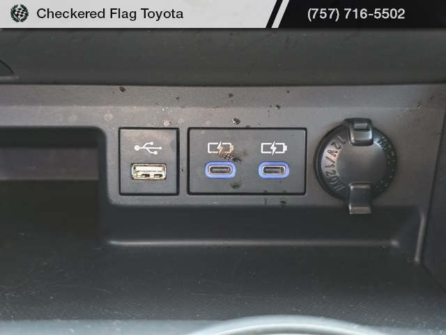 2022 Toyota Highlander LE photo 18