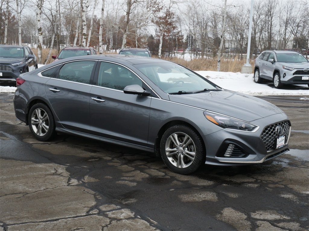 Used 2018 Hyundai Sonata Limited with VIN 5NPE34AF8JH715801 for sale in Minneapolis, Minnesota