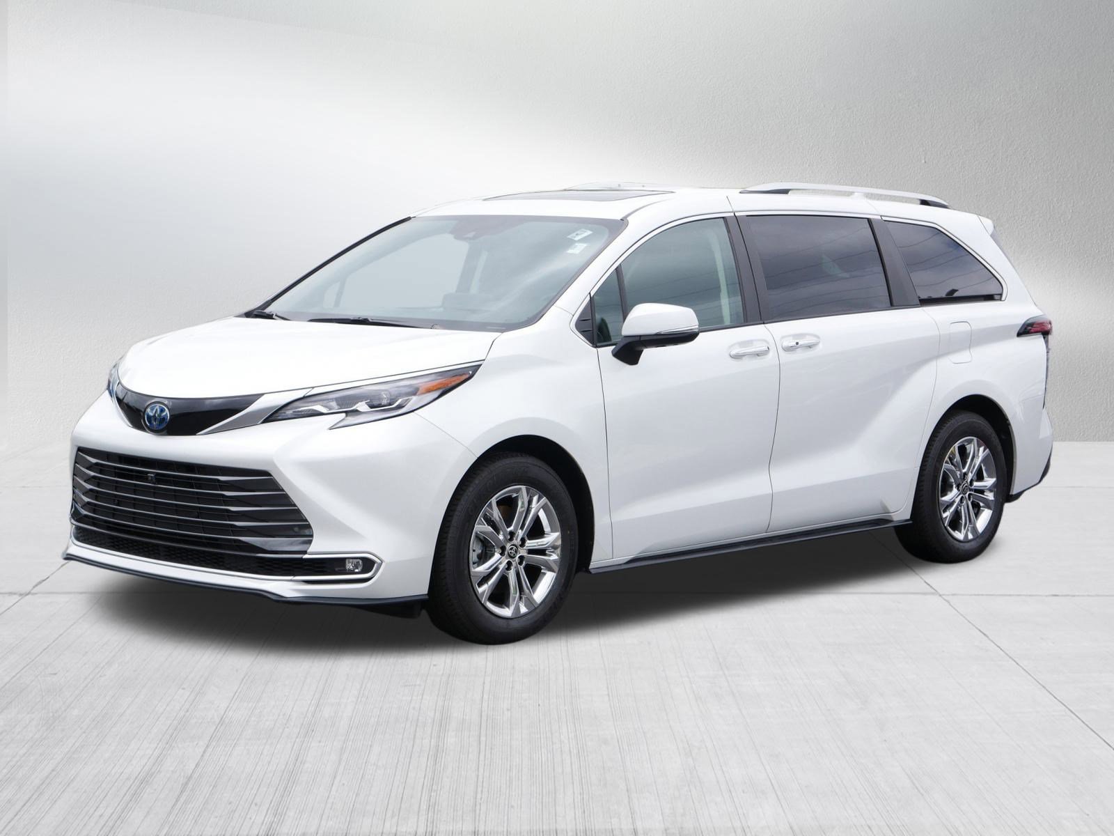 2022 Toyota Sienna Platinum photo 3
