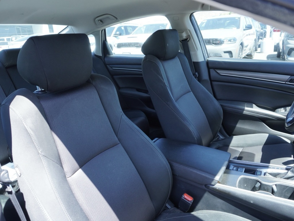 2019 Honda Accord LX photo 19
