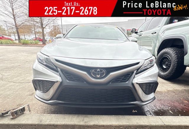 2024 Toyota Camry SE's photo