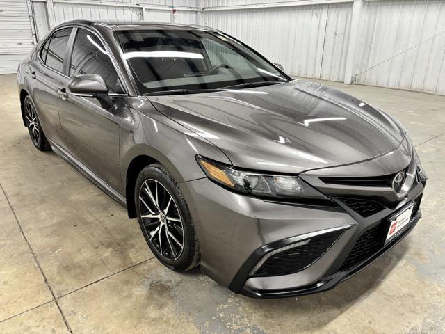 2023 Toyota Camry SE's photo