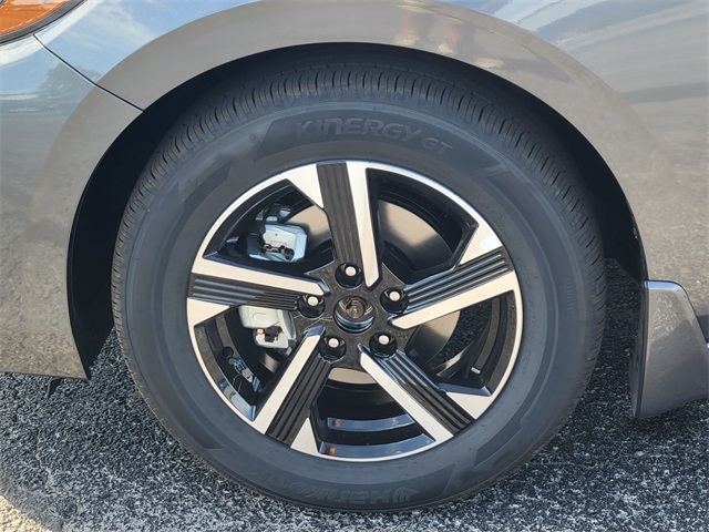 2025 Nissan Sentra SV photo 10
