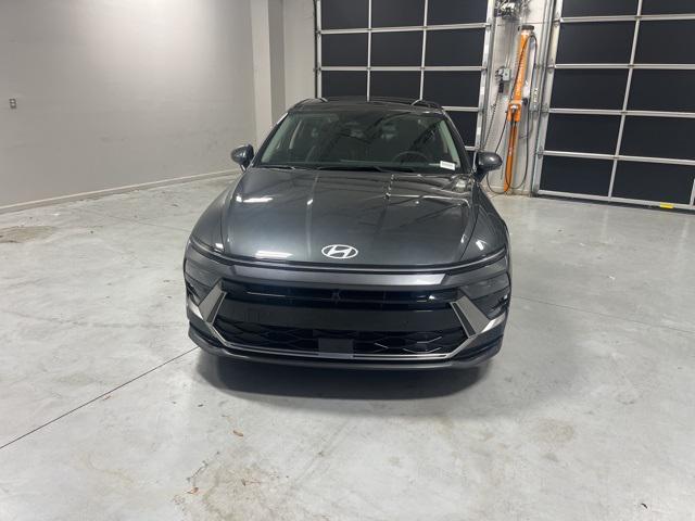 2025 Hyundai Sonata Hybrid Limited photo 2