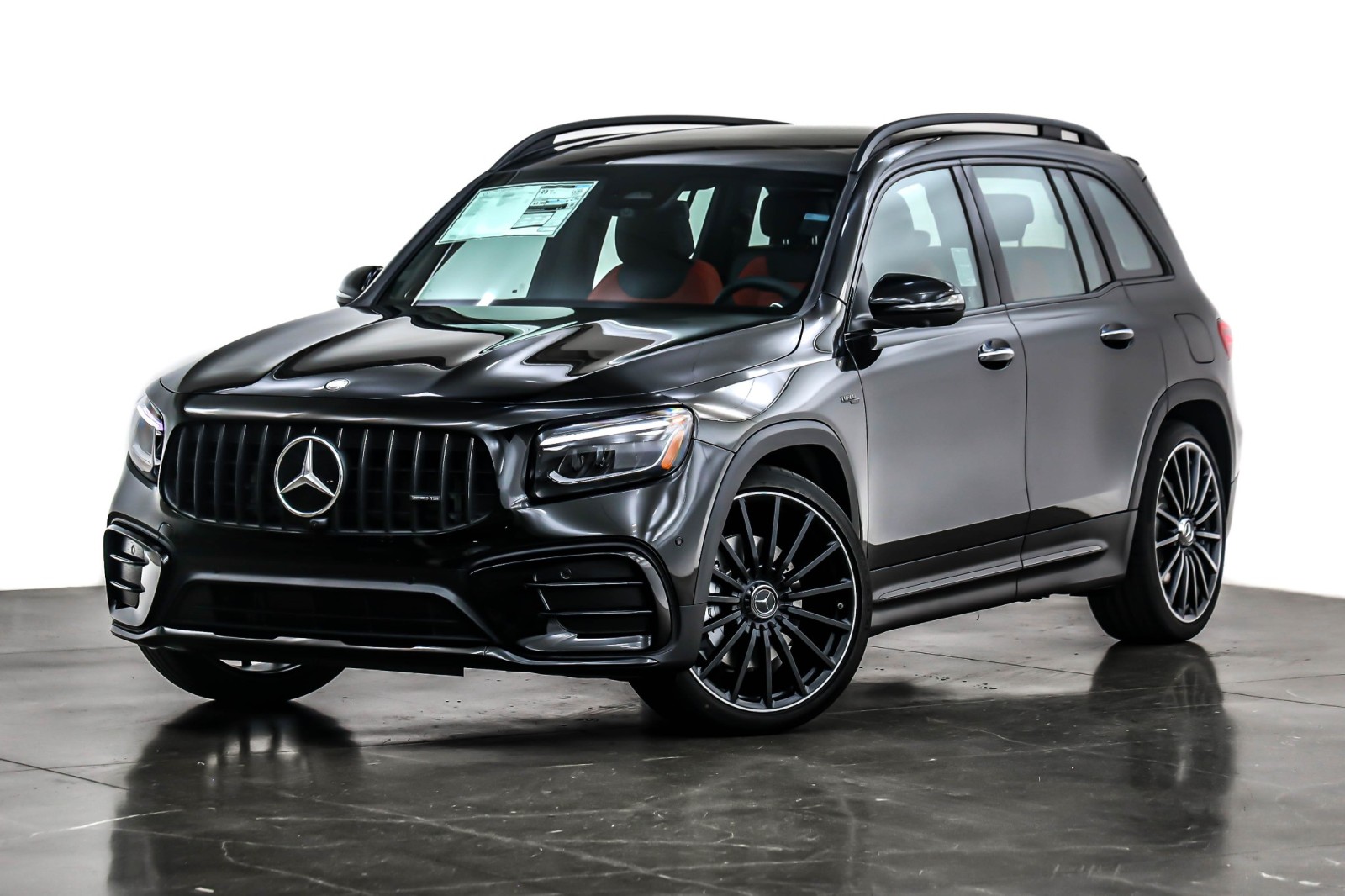 2026 Mercedes-Benz GLB AMG GLB 35's photo