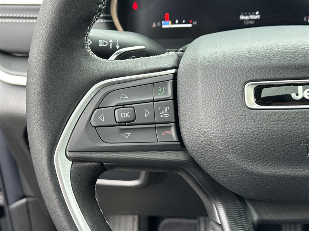 2025 Jeep Grand Cherokee Laredo photo 20