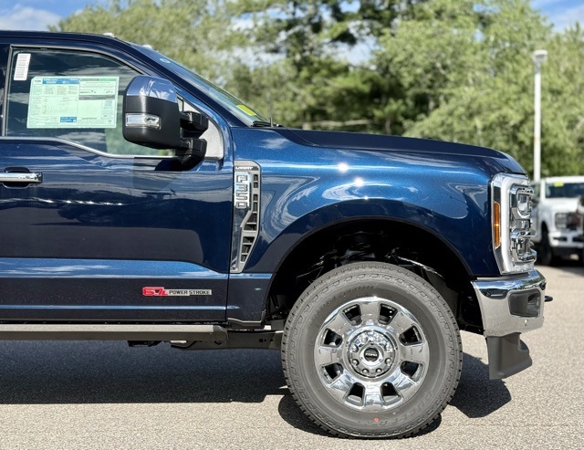 2025 Ford F-350 Lariat photo 2