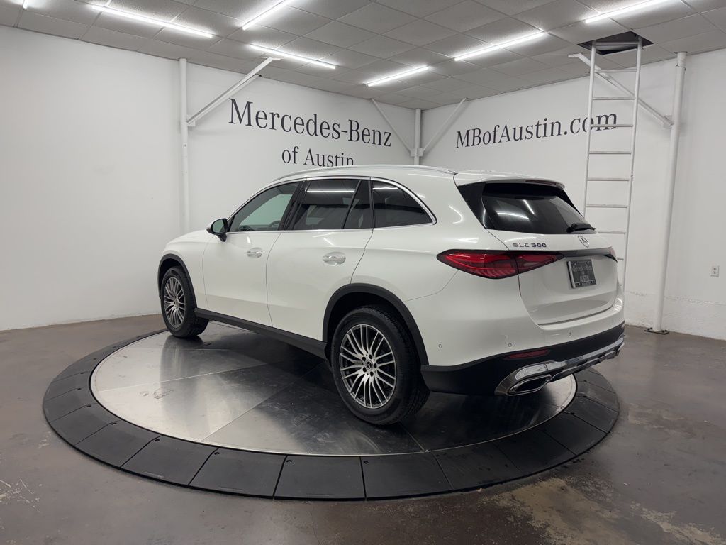 2026 Mercedes Benz GLC 300 photo 2