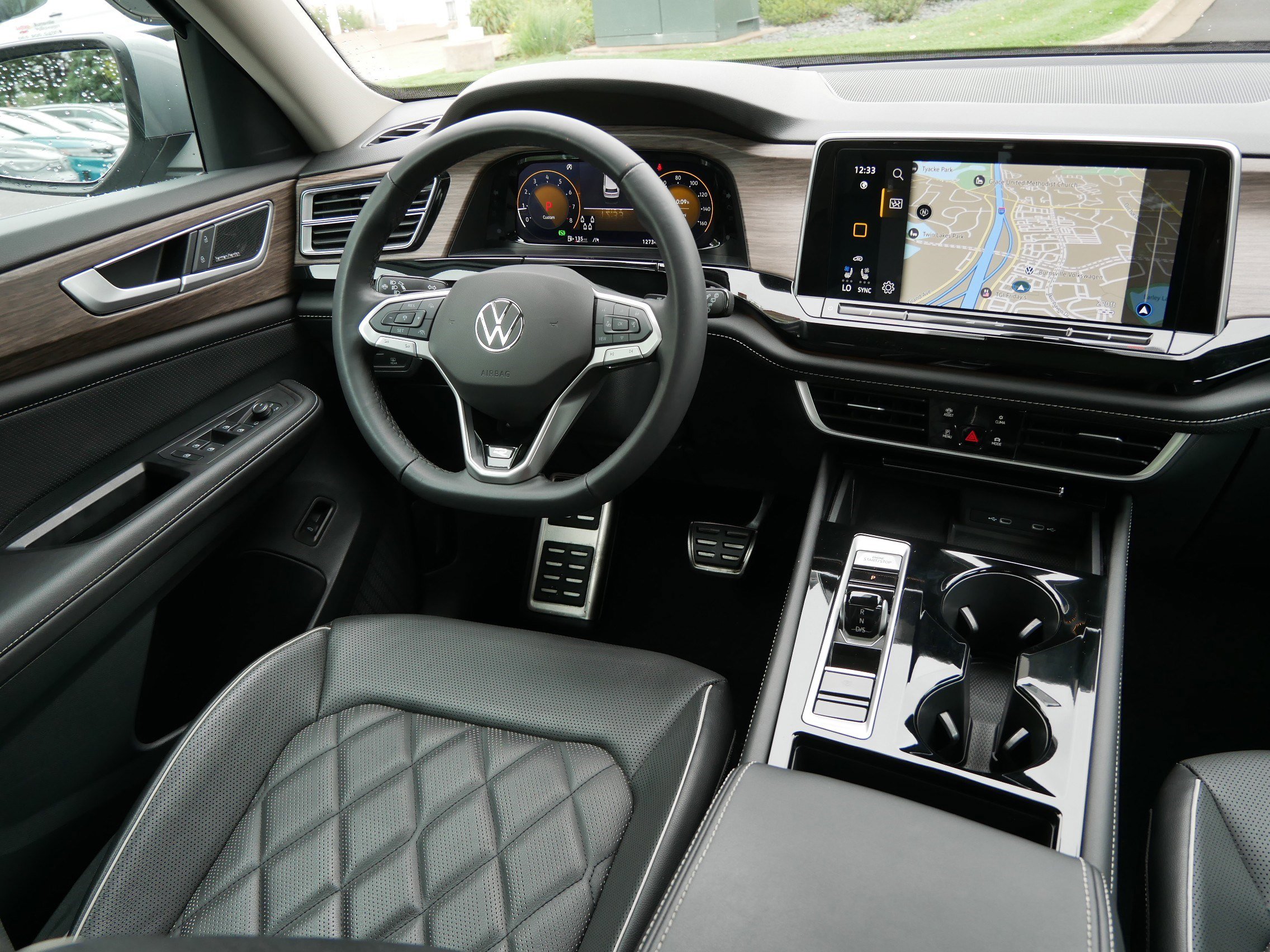 2024 Volkswagen Atlas SEL Premium R-Line photo 9