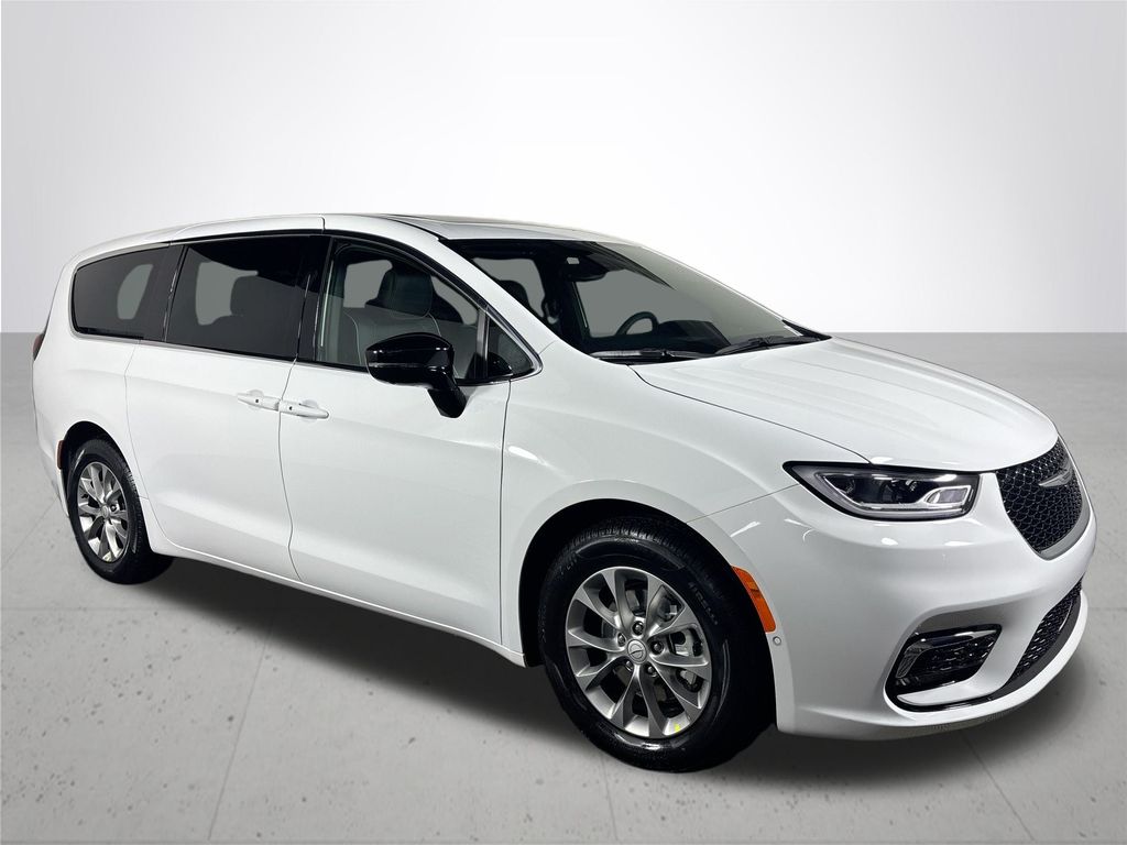 2026 Chrysler Pacifica Limited photo 4