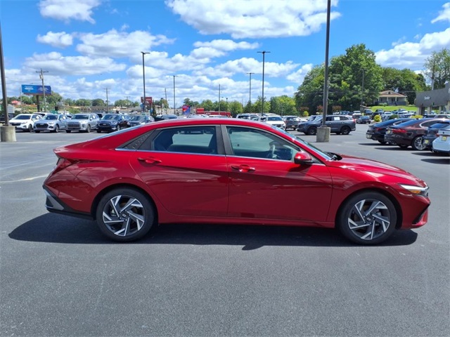 2024 Hyundai Elantra SEL photo 21