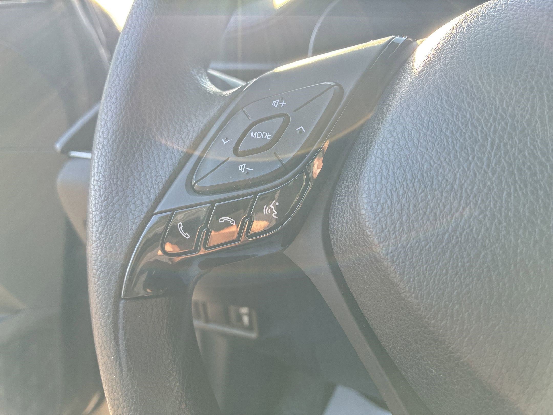 2019 Toyota C-HR XLE photo 15
