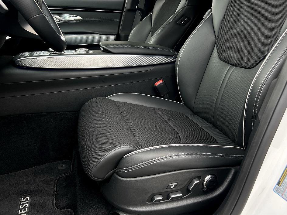 2025 Genesis GV70 3.5T Sport photo 11