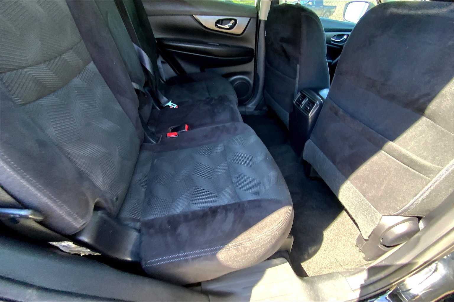 2014 Nissan Rogue S photo 17