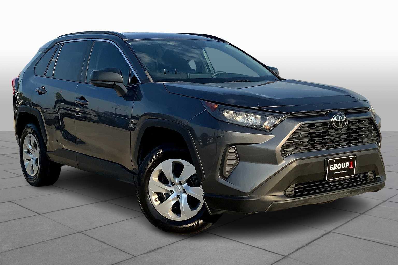 2021 Toyota RAV4 LE photo 2