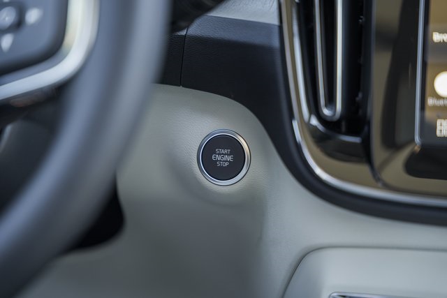 2026 Volvo XC40 photo 19