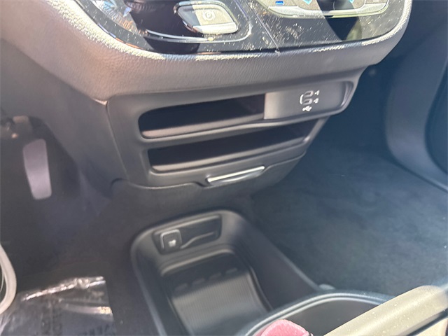 2026 Chrysler Pacifica photo 19