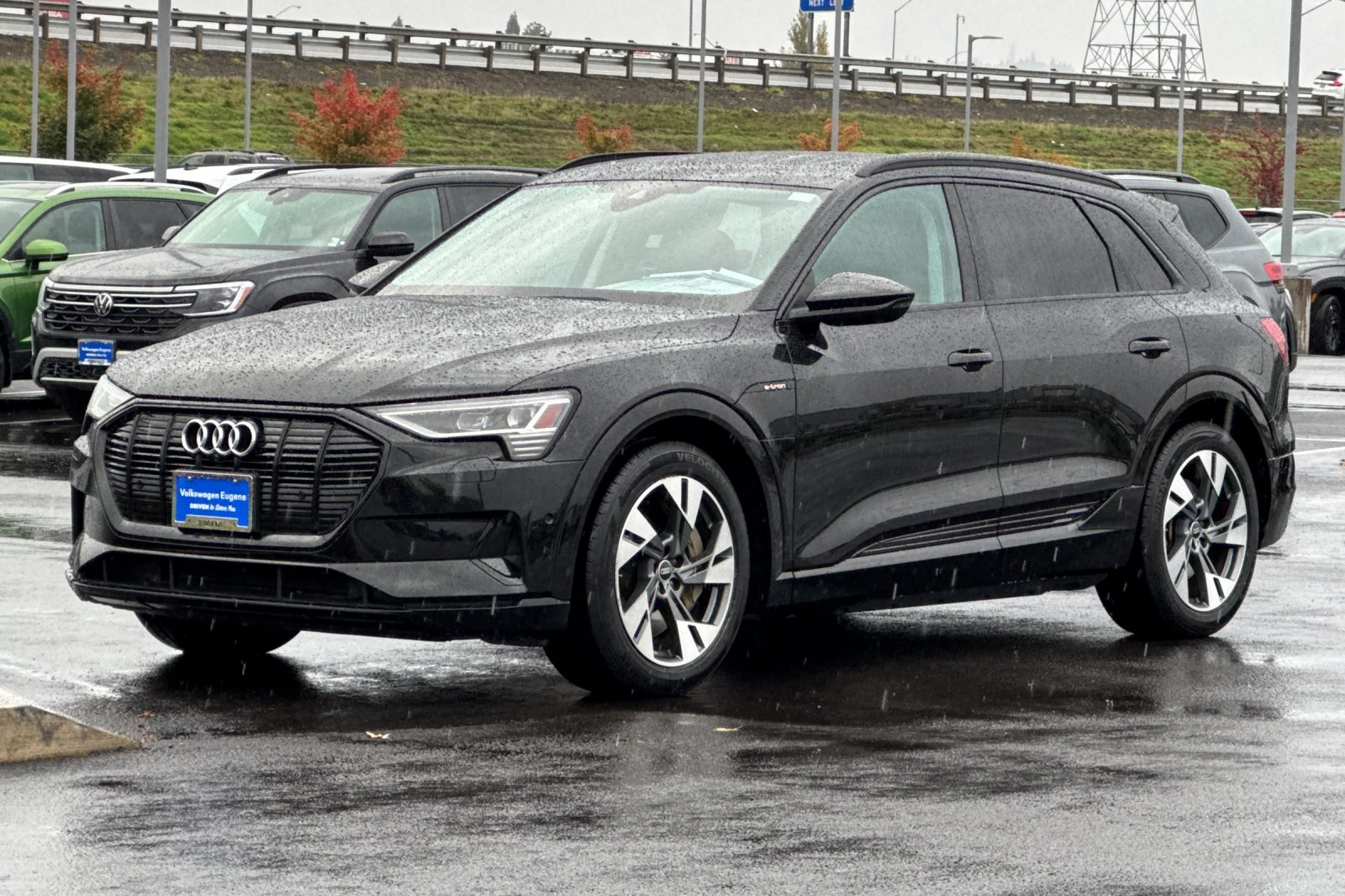 2022 Audi e-tron Premium photo 2