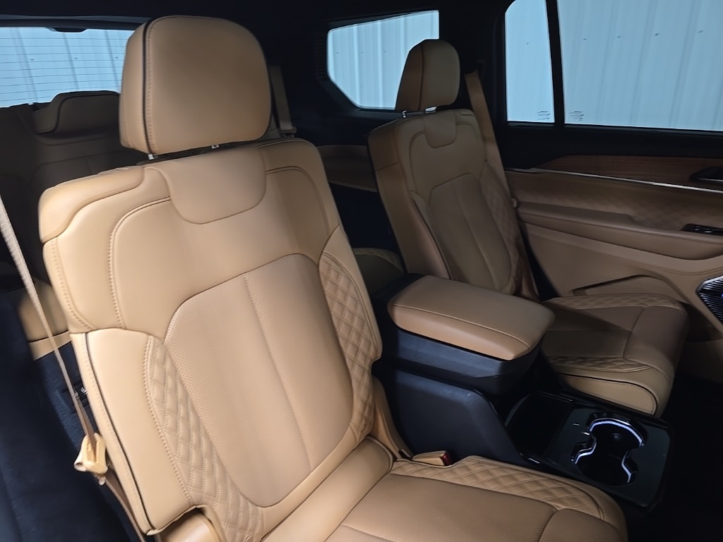 2021 Jeep Grand Cherokee L Summit Reserve photo 17