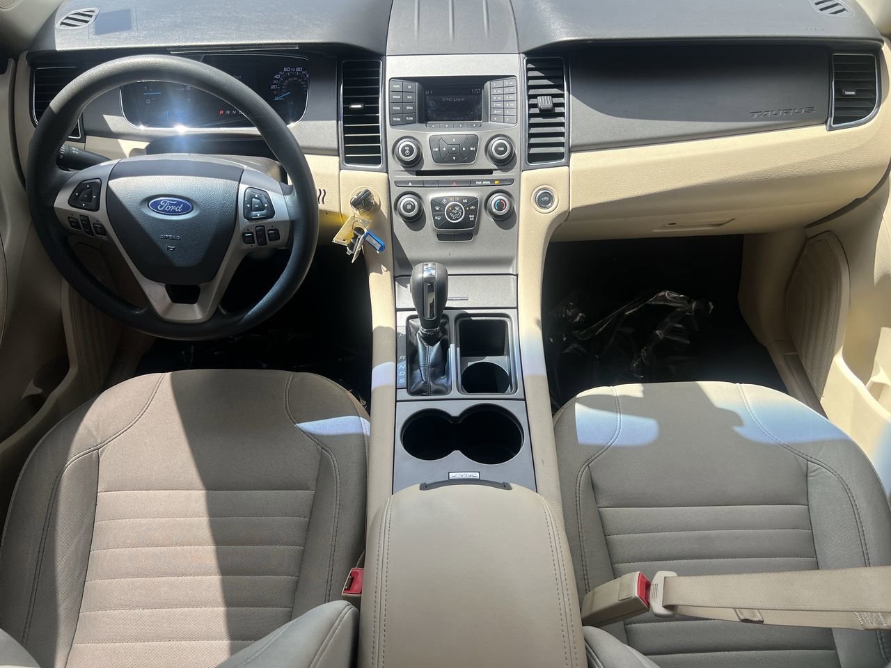 2018 Ford Taurus SE photo 11