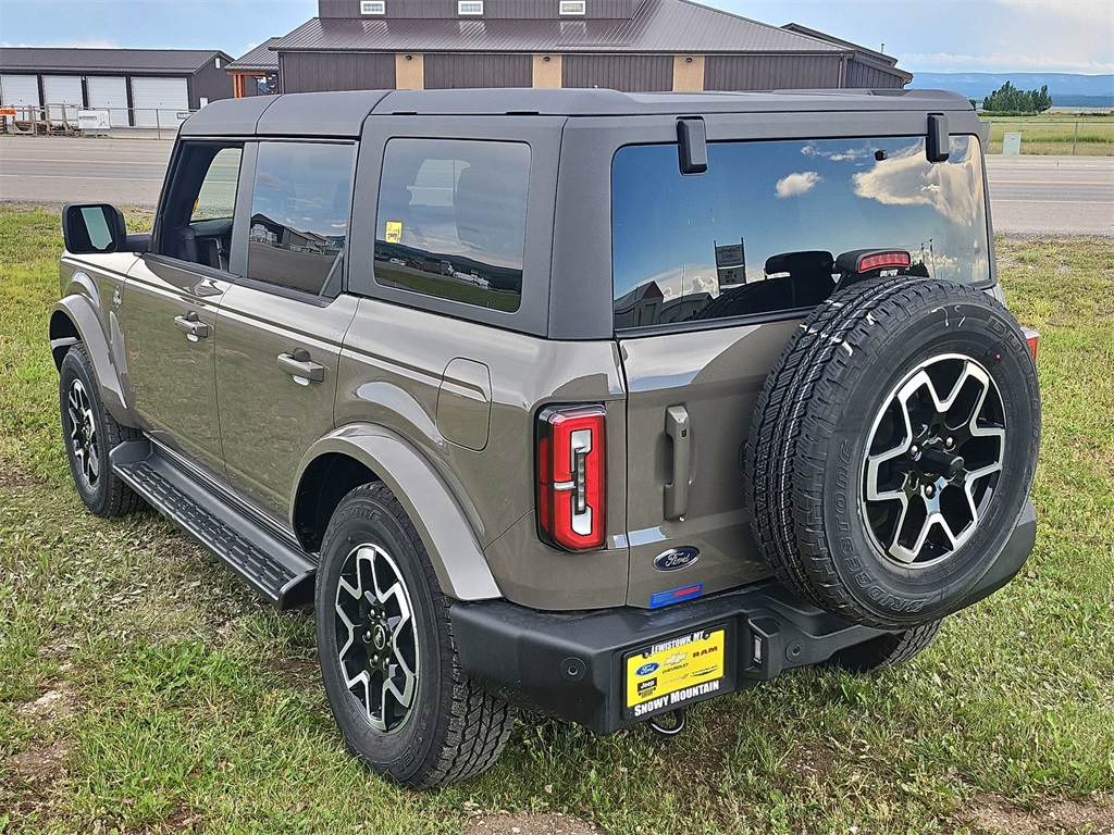 2025 Ford Bronco Outer Banks photo 14