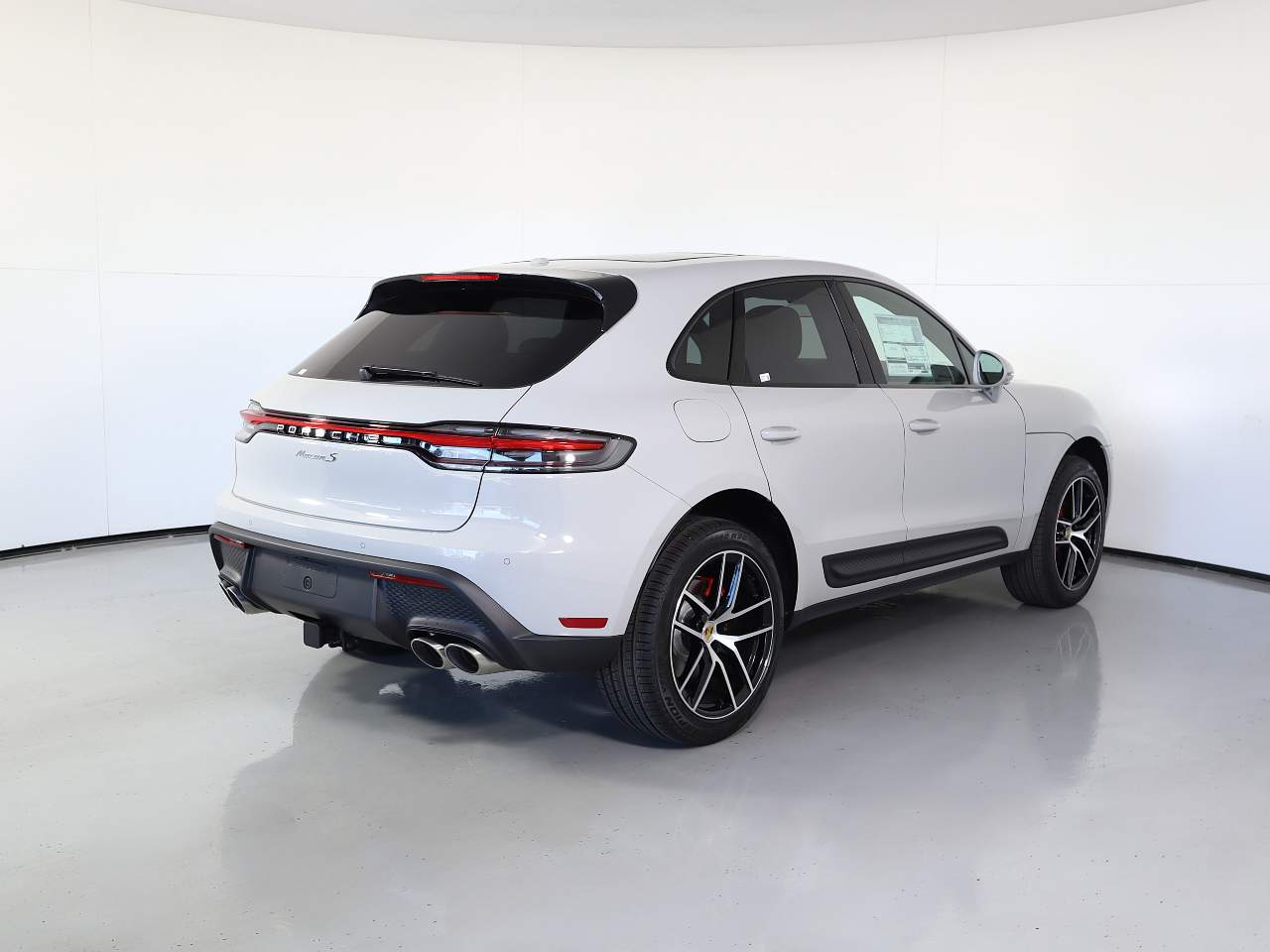 2025 Porsche Macan S photo 7