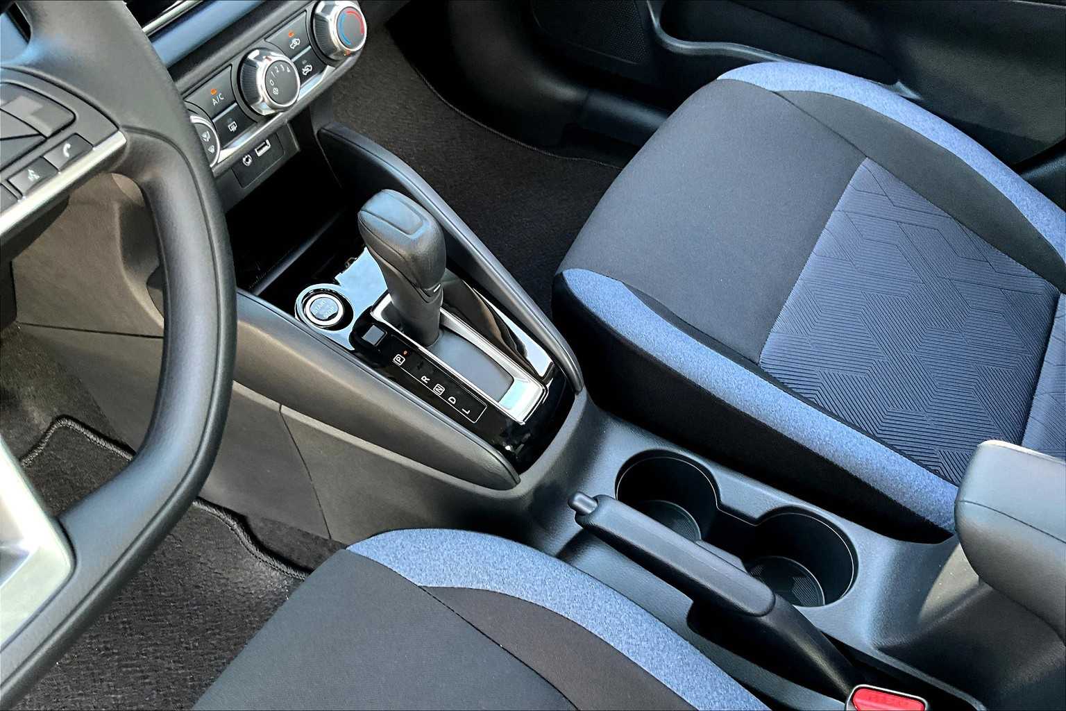 2025 Nissan Versa SV photo 7