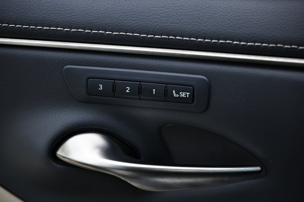 2021 Lexus ES 300h photo 14