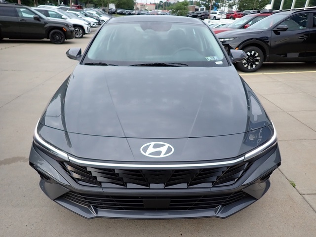 2025 Hyundai Elantra Limited photo 8
