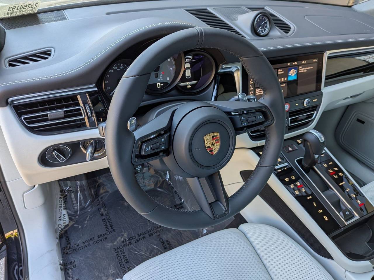 2025 Porsche Macan S photo 4