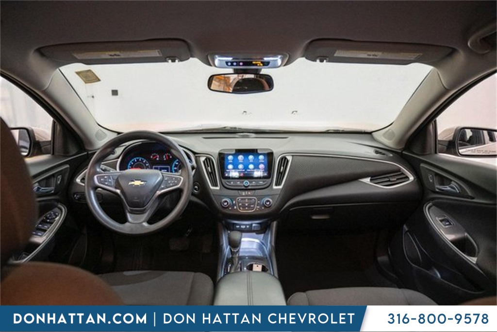 2022 Chevrolet Malibu 1LT photo 2