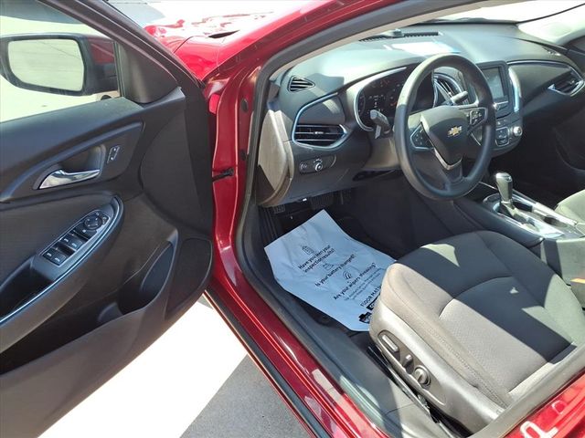 2018 Chevrolet Malibu 1LT photo 13