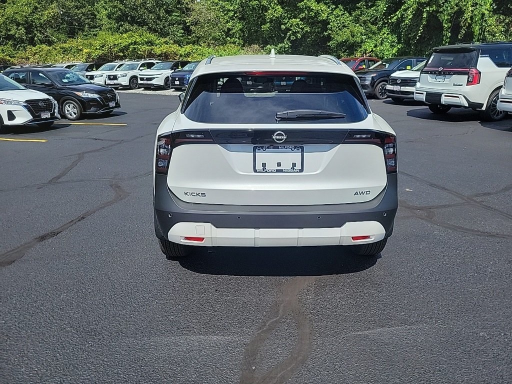2026 Nissan Kicks SV photo 2