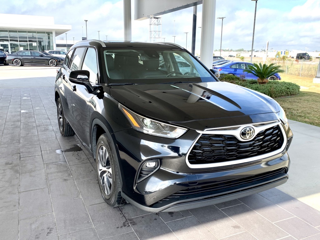 2024 Toyota Highlander XLE photo 3