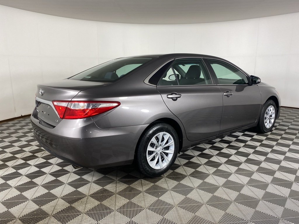 2016 Toyota Camry LE photo 10