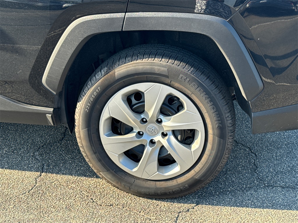 2021 Toyota RAV4 LE photo 19