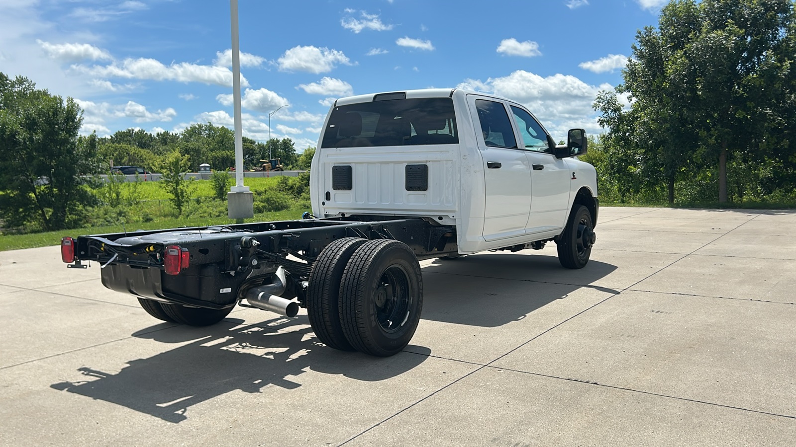 2025 Ram 3500 Tradesman photo 3