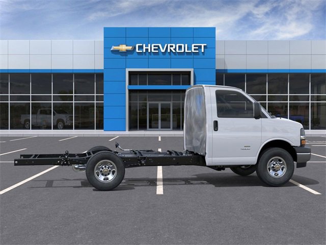 2025 Chevrolet Express Cutaway 3500 photo 3